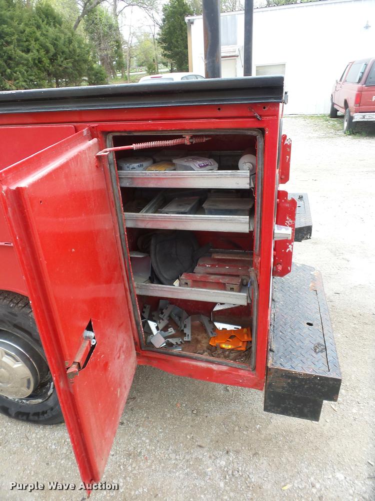 image for item DD9318 1995 Ford F250 HD utility truck