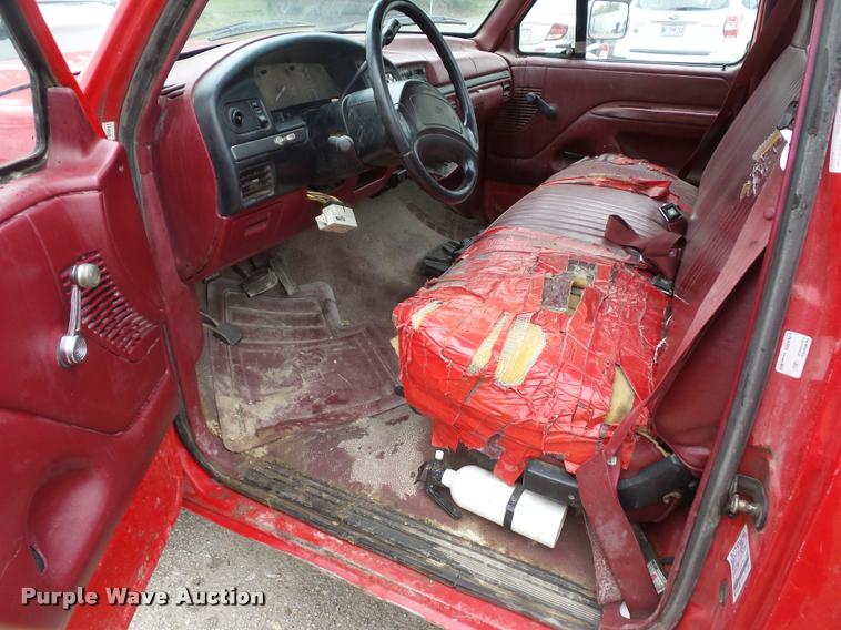 image for item DD9318 1995 Ford F250 HD utility truck