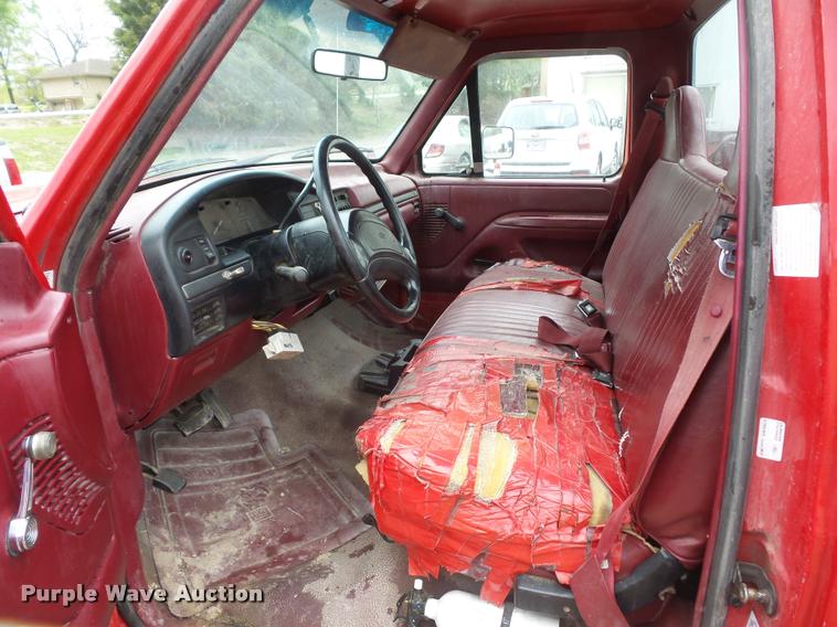 image for item DD9318 1995 Ford F250 HD utility truck