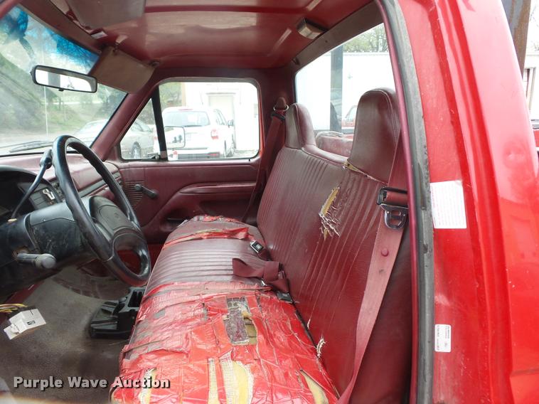 image for item DD9318 1995 Ford F250 HD utility truck