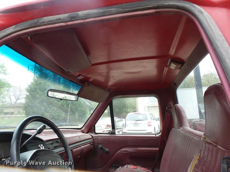 image for item DD9318 1995 Ford F250 HD utility truck