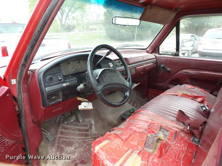 image for item DD9318 1995 Ford F250 HD utility truck