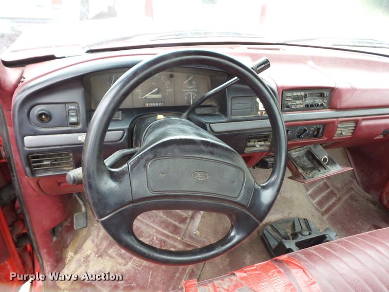 image for item DD9318 1995 Ford F250 HD utility truck