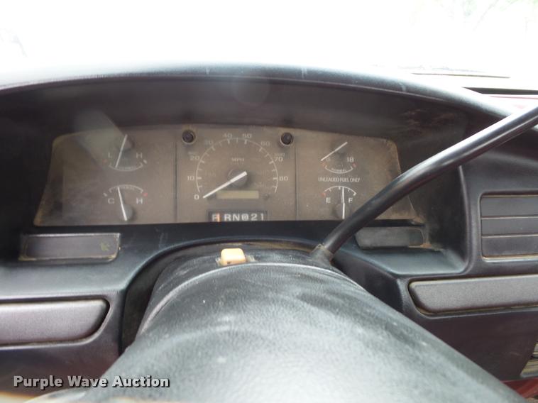 image for item DD9318 1995 Ford F250 HD utility truck