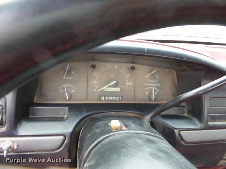 image for item DD9318 1995 Ford F250 HD utility truck