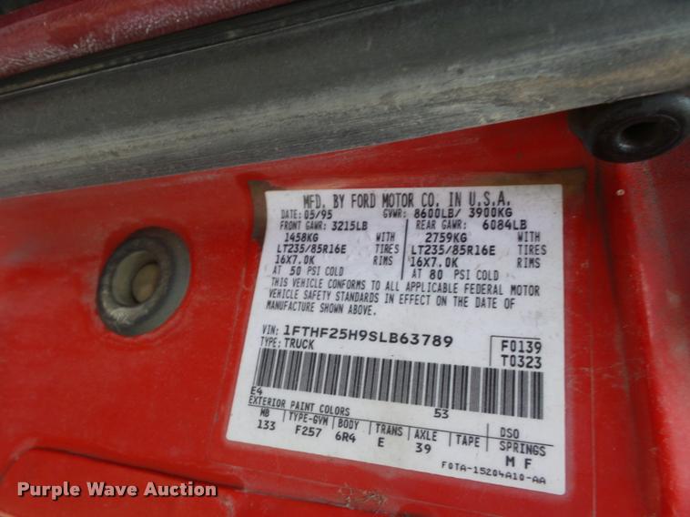 image for item DD9318 1995 Ford F250 HD utility truck