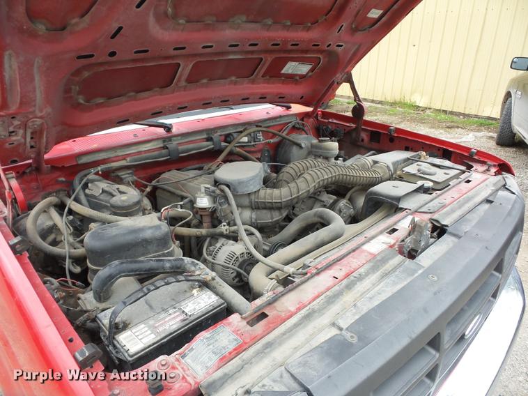 image for item DD9318 1995 Ford F250 HD utility truck