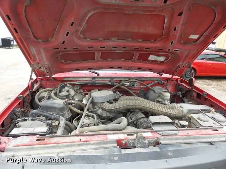 image for item DD9318 1995 Ford F250 HD utility truck