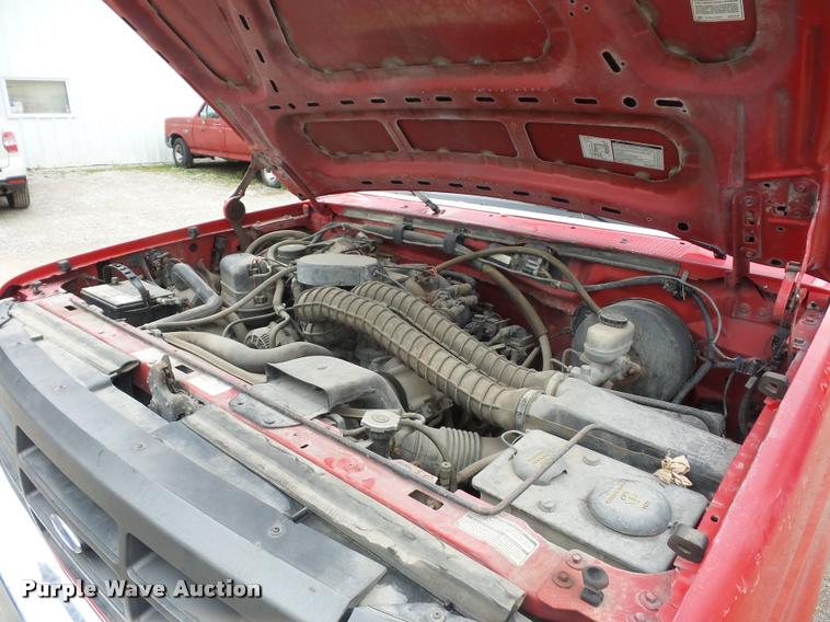 image for item DD9318 1995 Ford F250 HD utility truck