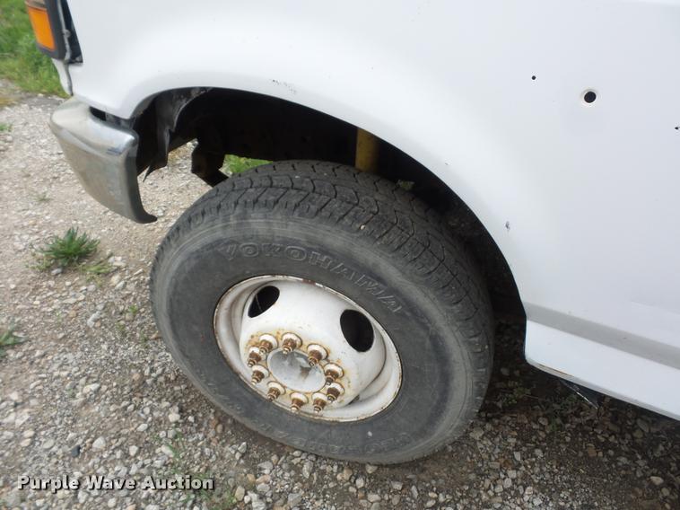 image for item DD9319 1992 Ford F450 Super Duty dump flatbed truck