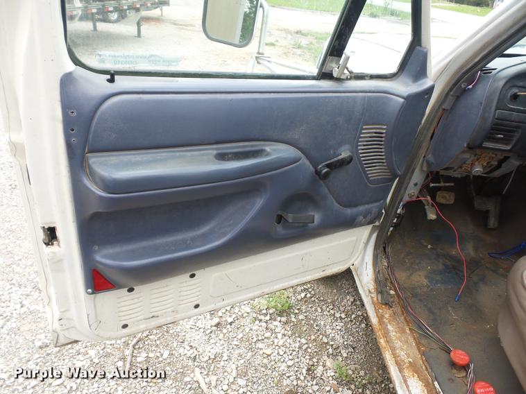 image for item DD9319 1992 Ford F450 Super Duty dump flatbed truck