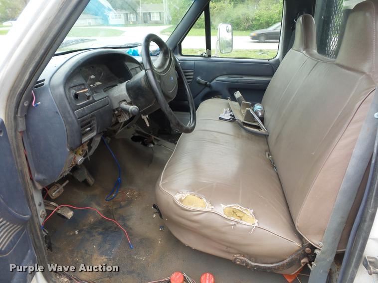 image for item DD9319 1992 Ford F450 Super Duty dump flatbed truck