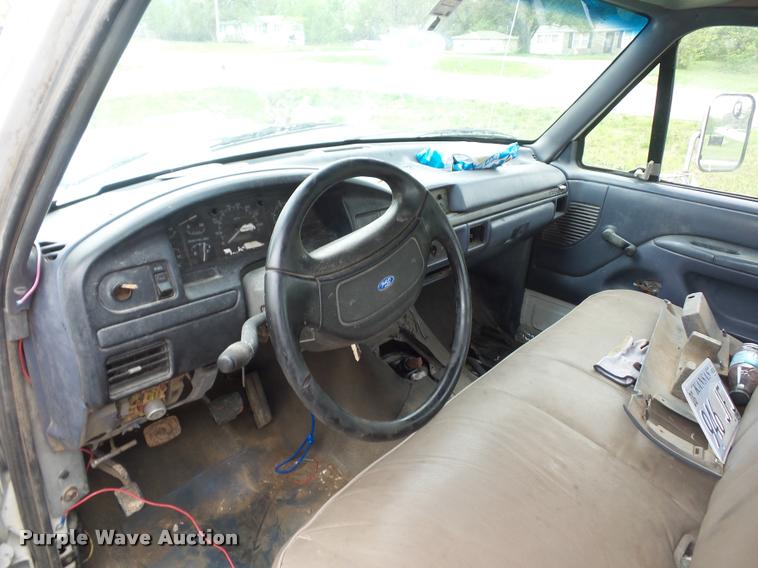image for item DD9319 1992 Ford F450 Super Duty dump flatbed truck