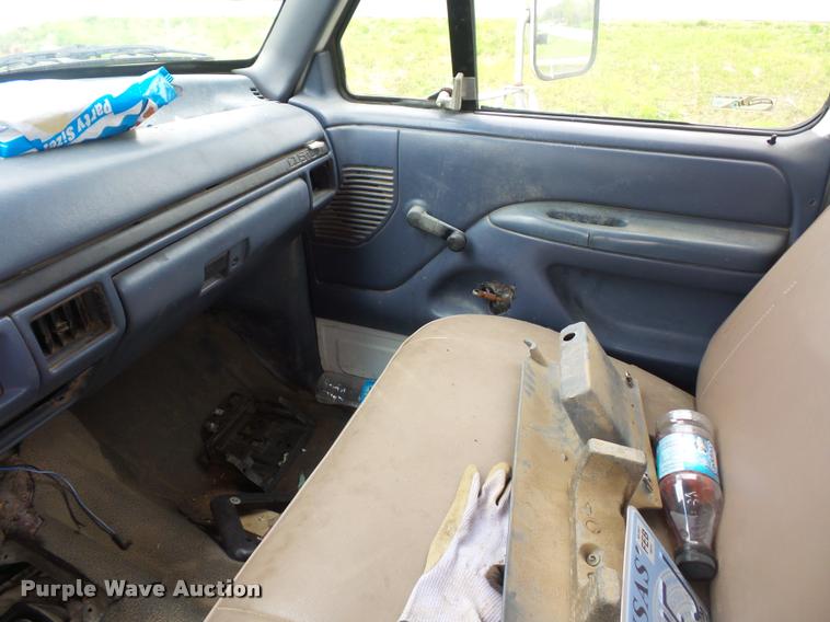 image for item DD9319 1992 Ford F450 Super Duty dump flatbed truck