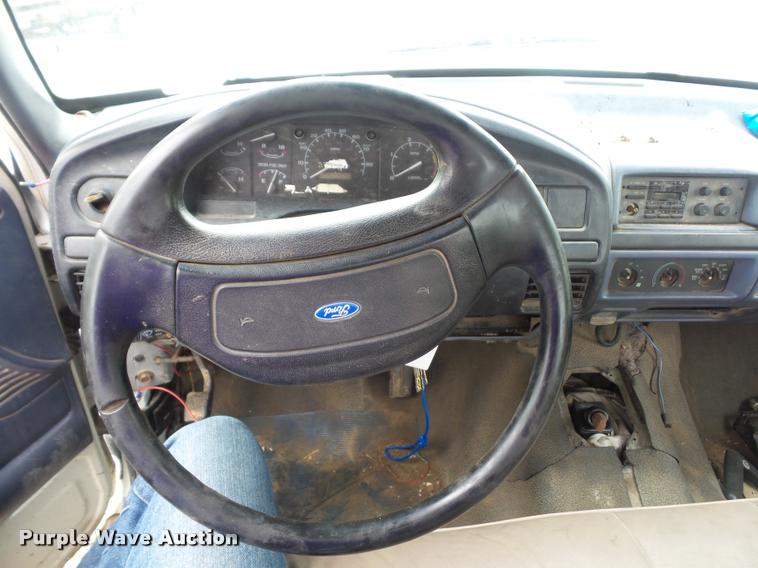 image for item DD9319 1992 Ford F450 Super Duty dump flatbed truck