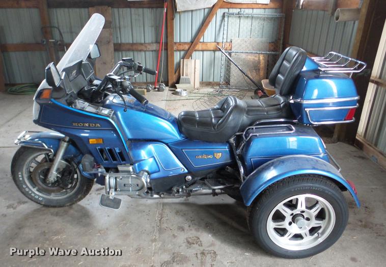 image for item DF9663 1985 Honda Goldwing GL1200 motorcycle