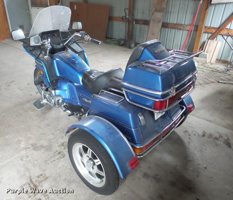 image for item DF9663 1985 Honda Goldwing GL1200 motorcycle