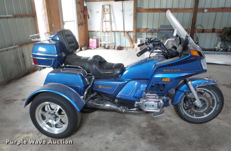 image for item DF9663 1985 Honda Goldwing GL1200 motorcycle