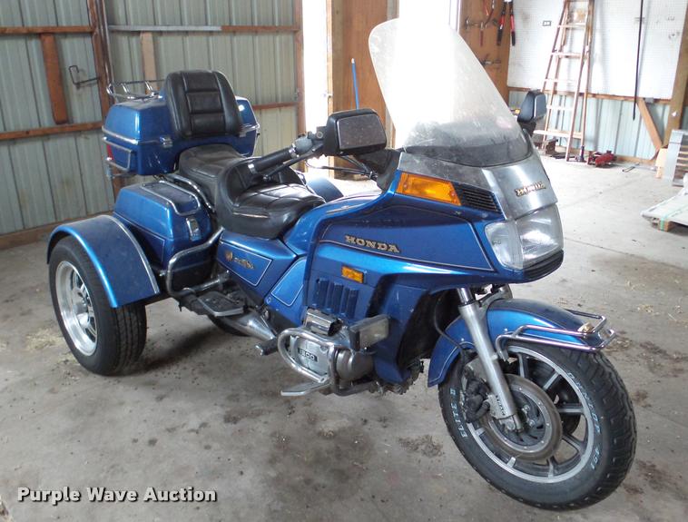 image for item DF9663 1985 Honda Goldwing GL1200 motorcycle