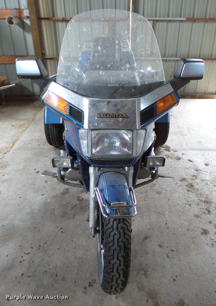 image for item DF9663 1985 Honda Goldwing GL1200 motorcycle