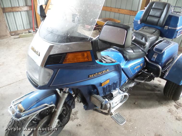 image for item DF9663 1985 Honda Goldwing GL1200 motorcycle