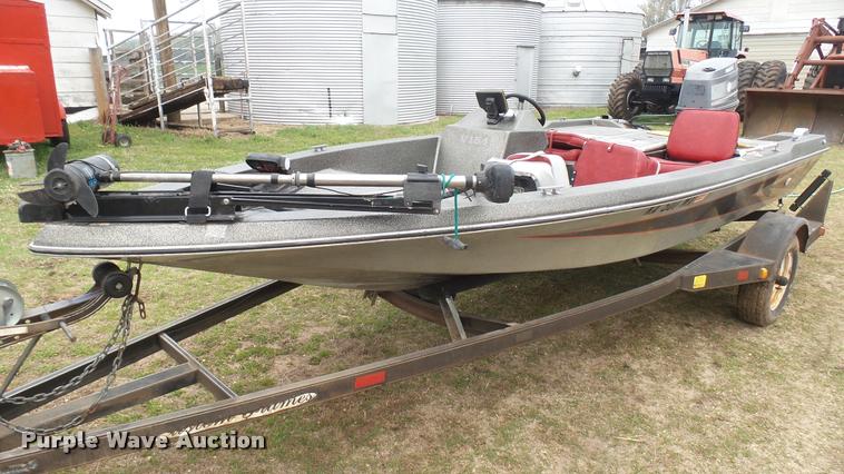 image for item DM9055 1986 Bumble Bee boat