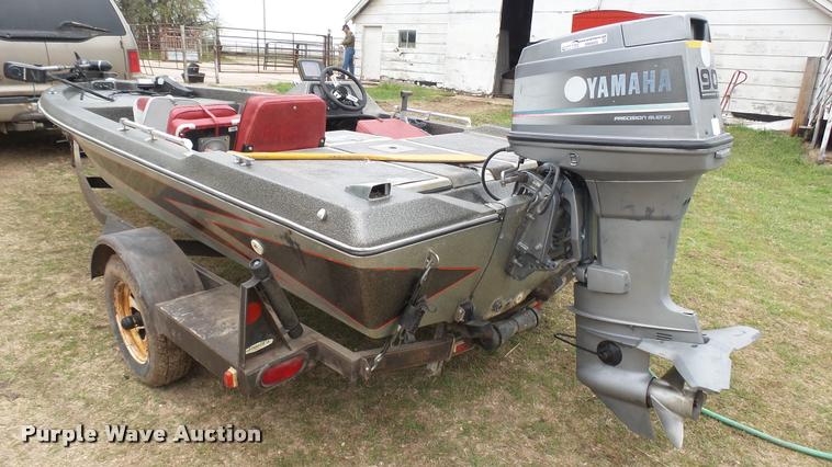 image for item DM9055 1986 Bumble Bee boat