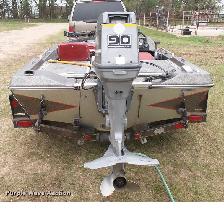 image for item DM9055 1986 Bumble Bee boat