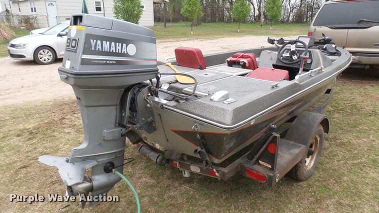 image for item DM9055 1986 Bumble Bee boat