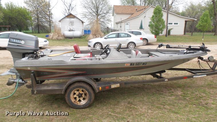 image for item DM9055 1986 Bumble Bee boat