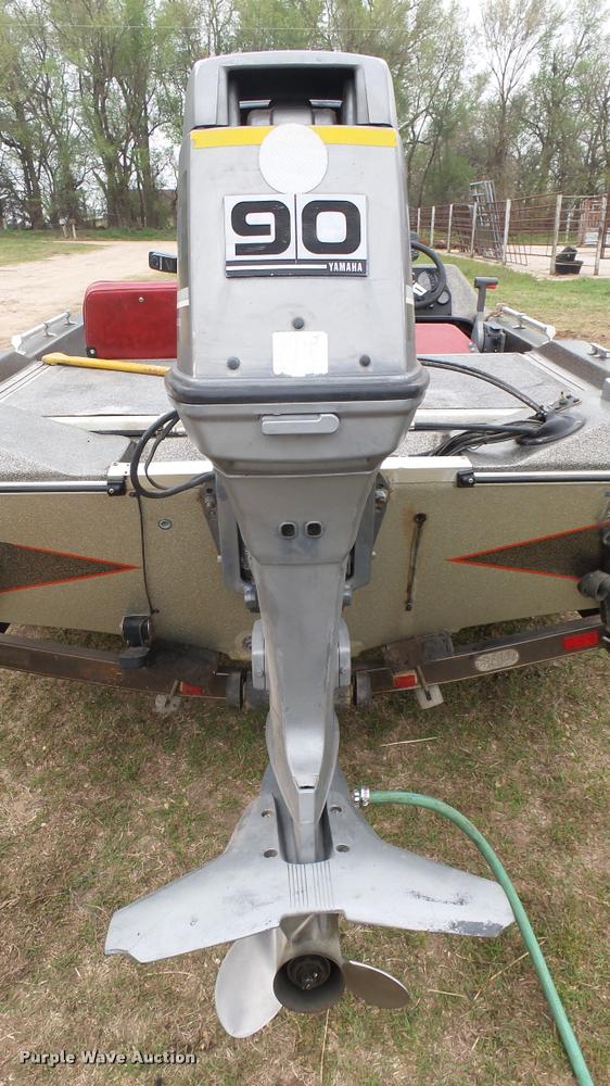 image for item DM9055 1986 Bumble Bee boat