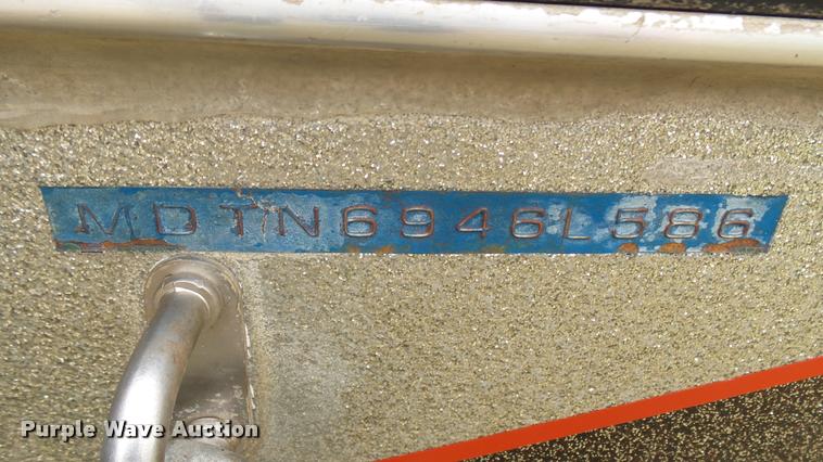 image for item DM9055 1986 Bumble Bee boat