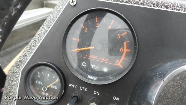 image for item DM9055 1986 Bumble Bee boat