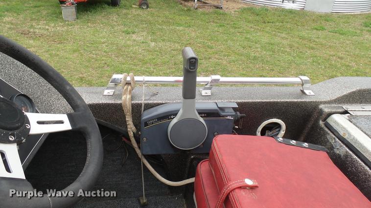 image for item DM9055 1986 Bumble Bee boat