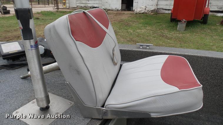 image for item DM9055 1986 Bumble Bee boat