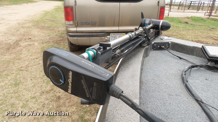 image for item DM9055 1986 Bumble Bee boat