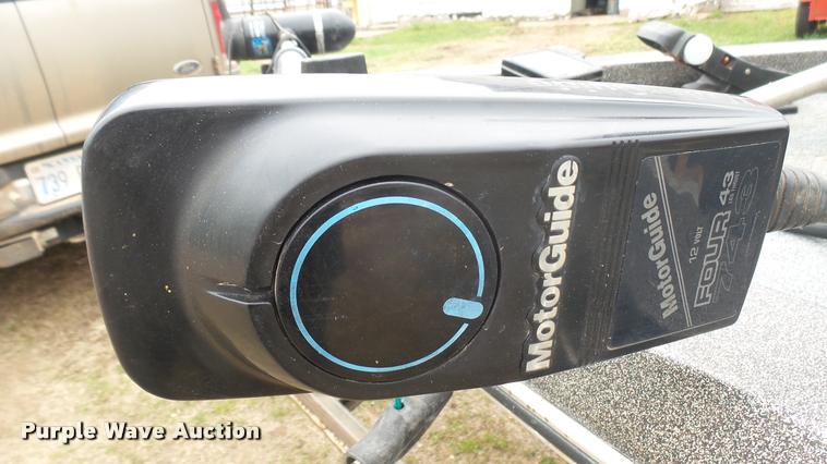 image for item DM9055 1986 Bumble Bee boat