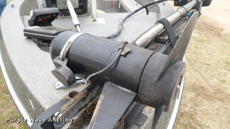 image for item DM9055 1986 Bumble Bee boat