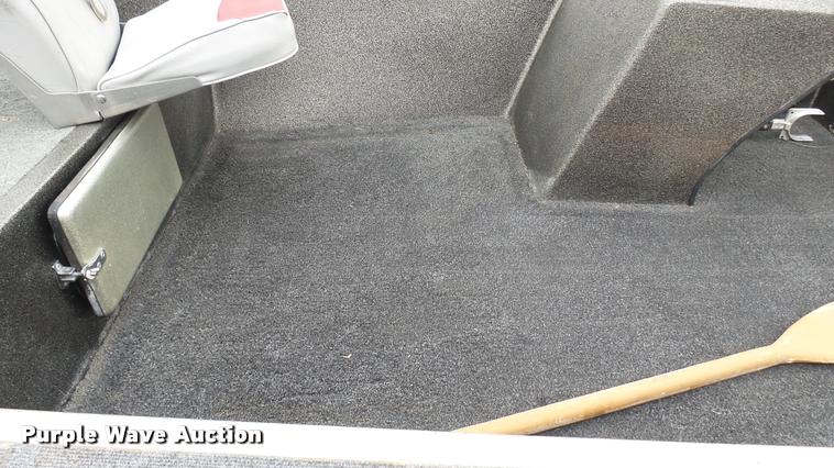 image for item DM9055 1986 Bumble Bee boat