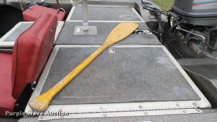 image for item DM9055 1986 Bumble Bee boat