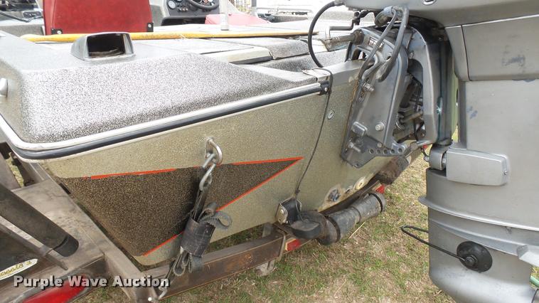 image for item DM9055 1986 Bumble Bee boat