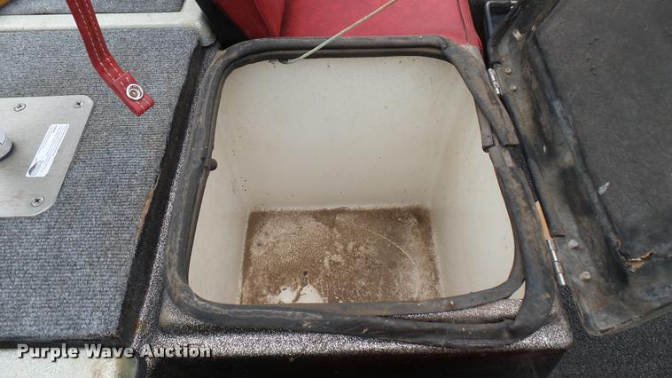 image for item DM9055 1986 Bumble Bee boat