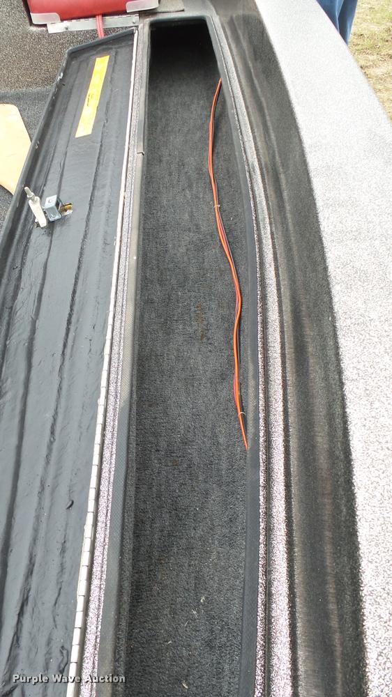 image for item DM9055 1986 Bumble Bee boat