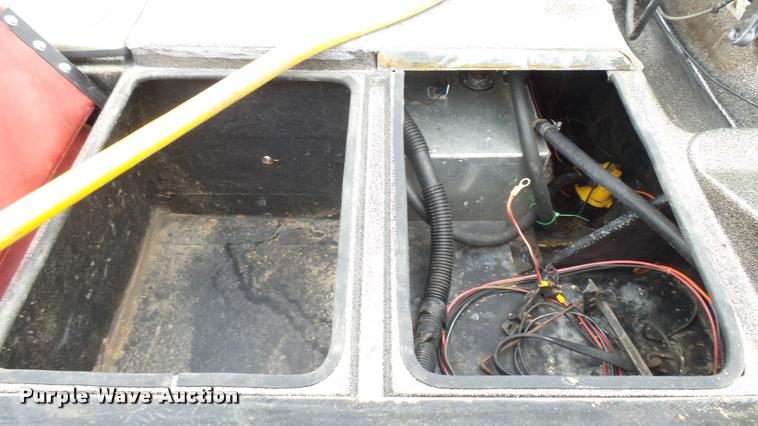 image for item DM9055 1986 Bumble Bee boat