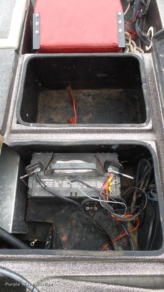 image for item DM9055 1986 Bumble Bee boat