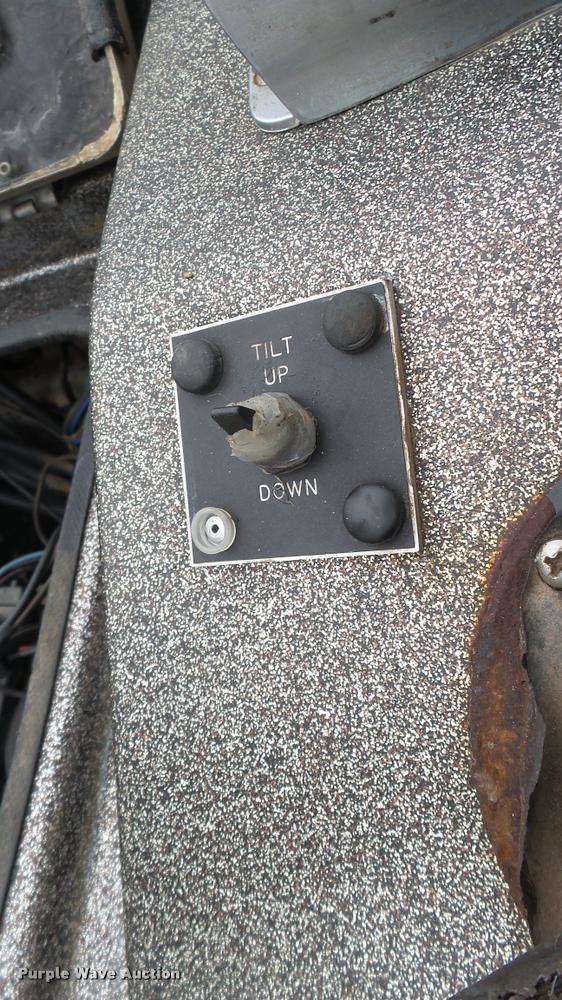 image for item DM9055 1986 Bumble Bee boat