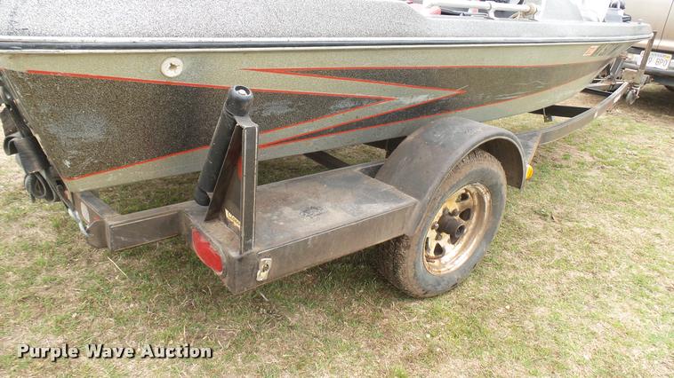 image for item DM9055 1986 Bumble Bee boat