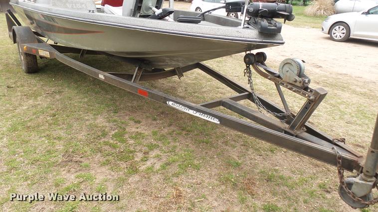 image for item DM9055 1986 Bumble Bee boat