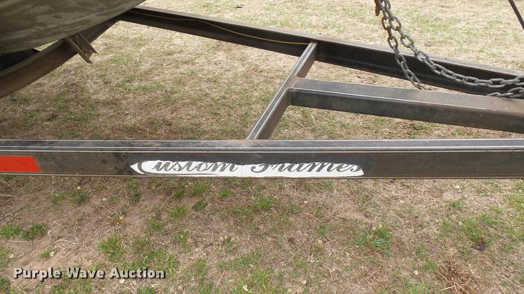 image for item DM9055 1986 Bumble Bee boat