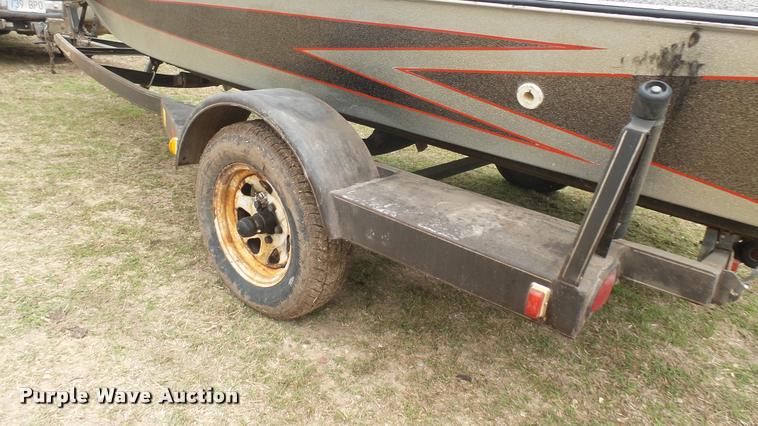 image for item DM9055 1986 Bumble Bee boat